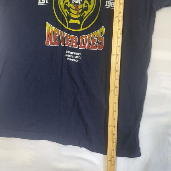 Bioworld Cobra Kai Never Dies Sz Lg T-Shirt Blue 100% Cotton Excellent Used Con - Picture 6 of 8